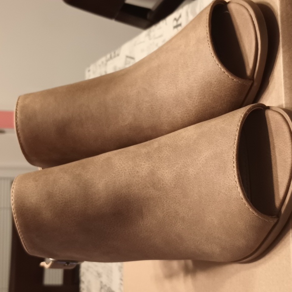 Portland Open-toe ankle boot shoe. Great with jeans